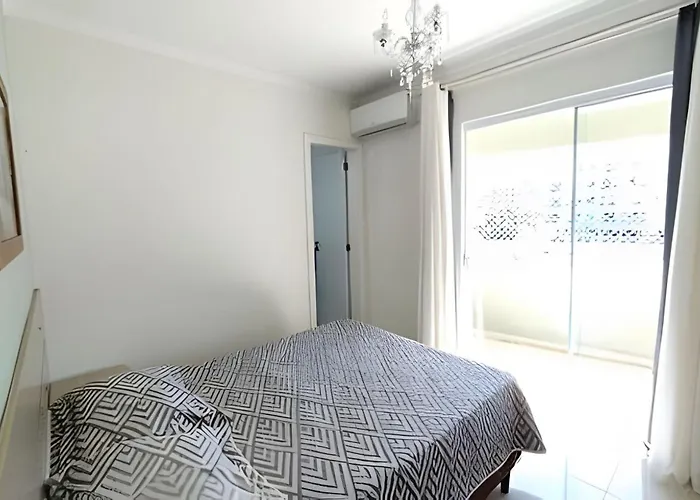 Apartamento Na Praia De Bombas - 2 Dorms 6 Pessoas Bombinhas